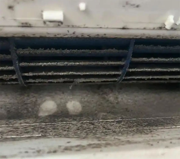 昂仁空调吹的风有股烧焦味是怎么回事